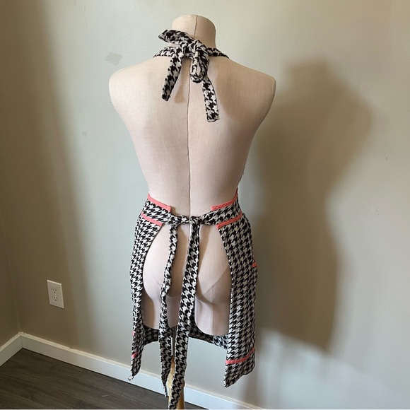 JESSIE STEELE Apron Houndstooth Print with Pink Trim - Picture 3 of 9